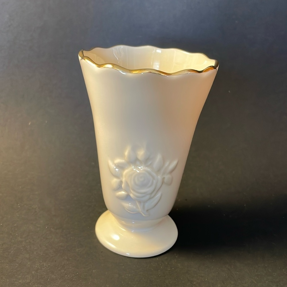 Lenox Special Bud Vase 4” Embossed Roses Gold Trim Ivory Scalloped‎ Footed USA